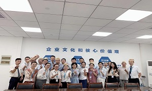 &ldquo;红星闪闪耀我心 爱国爱企往前行&rdquo;&mdash;&mdash;汉口店为员工庆生